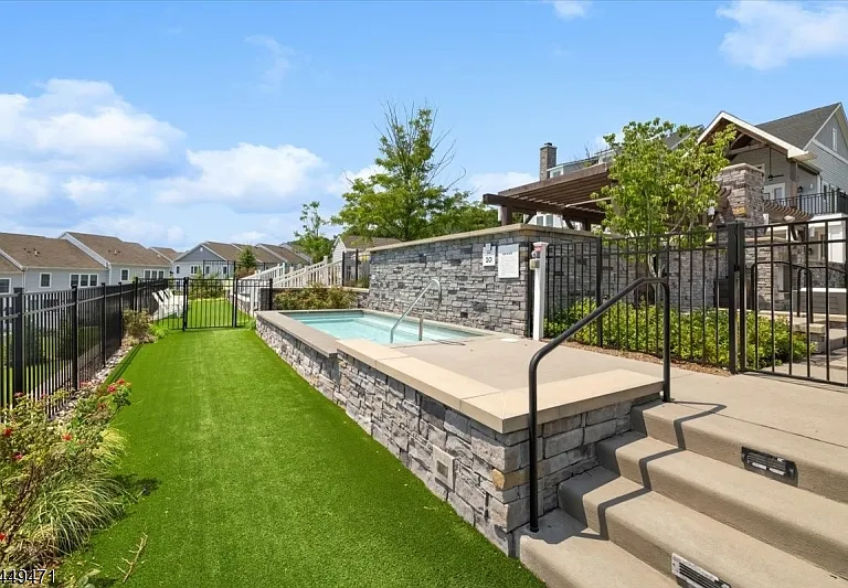 121 Sequoia Dr — Photo 32