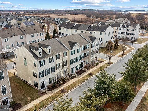 2nd image of 233 Keenan Way