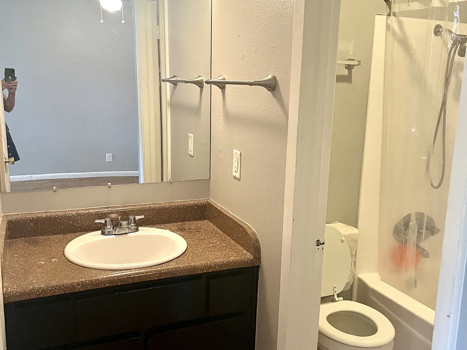 2606 Ektom Drive - 6 — Photo 3