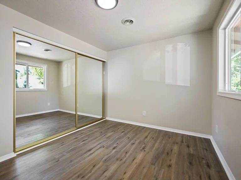 4921 SW 59th Ave — Photo 8