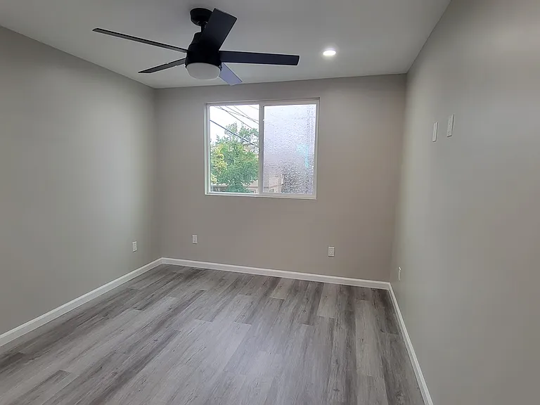 708 E Verdugo Ave #202 — Photo 7