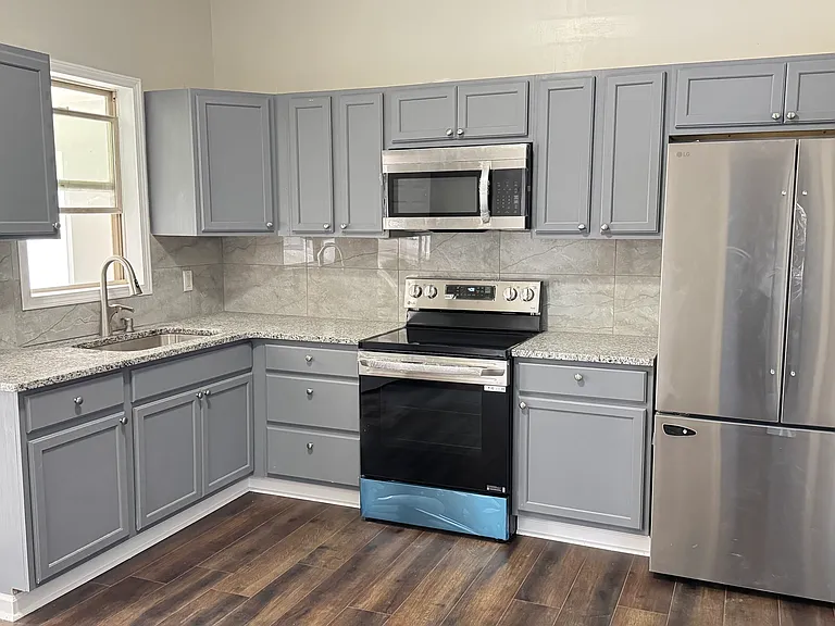 711 W Charles St #1 — Photo 1