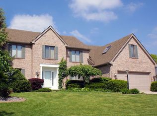 26951 Shawnee Dr, Perrysburg, OH