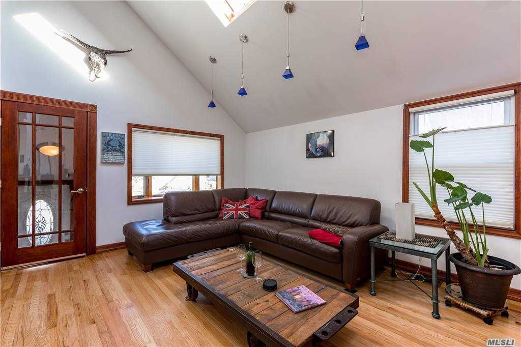 2 Bed 1 Bath Property, New York • 1,584 Sq Ft