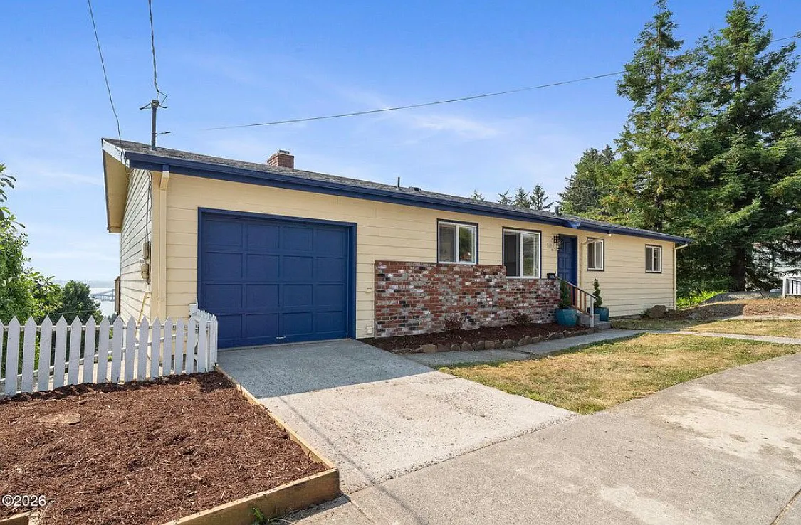 4 bed, 2392 sqft, $4,000 — Photo 1