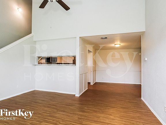 3rd image of 5406 Carousel Cir