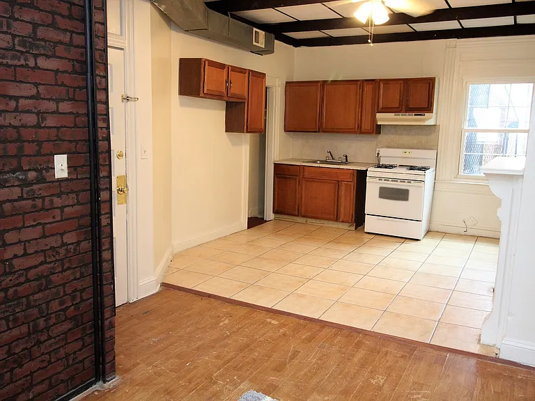 2829 Saint Paul St — Photo 5