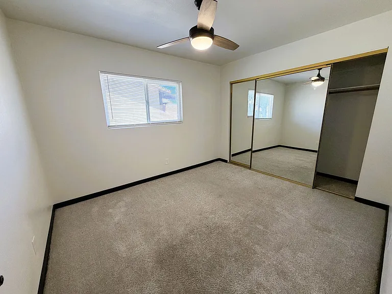 328 Linn Ln — Photo 9