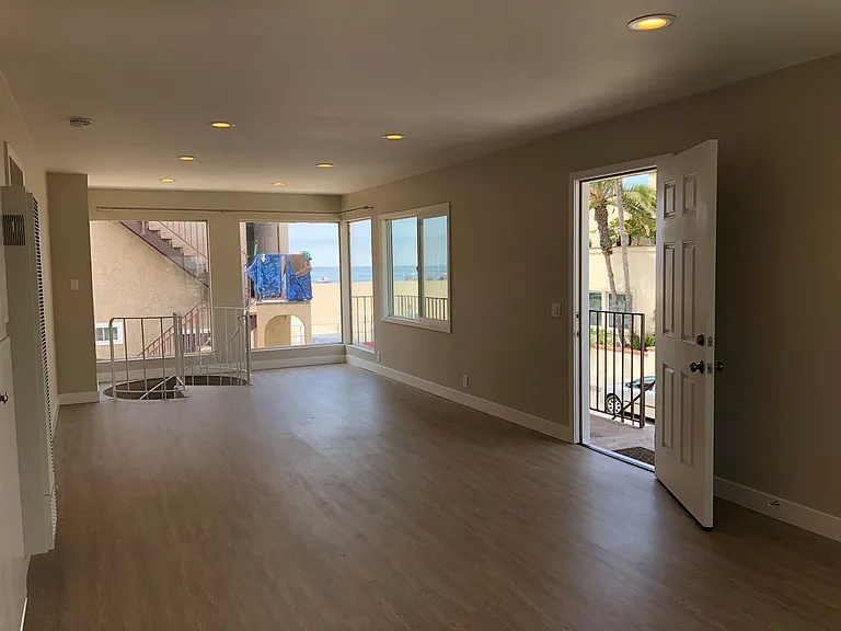 1526 W Oceanfront — Photo 3