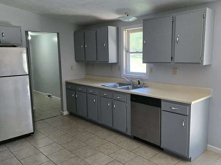 5015 Highland Dr — Photo 3