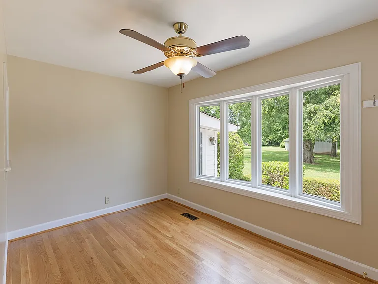 3228 Lakeshore Dr — Photo 19