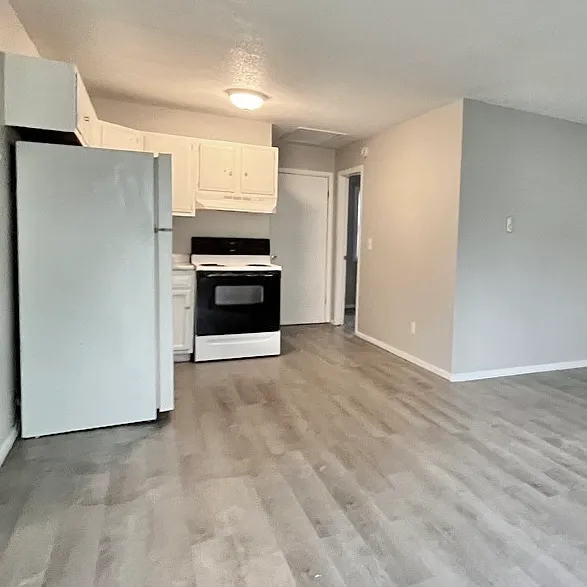 428 S Chanute St #2