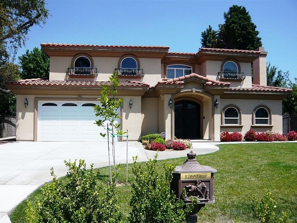 Beautiful front at culdesac