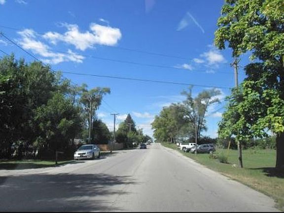 Exterior Neighborhood (street photo)
