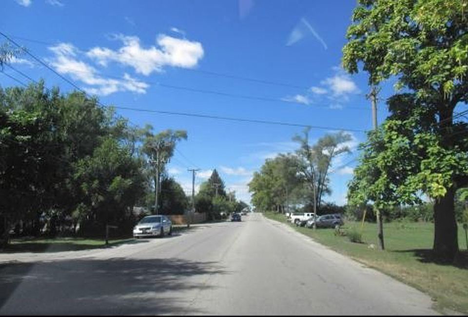 Exterior Neighborhood (street photo)