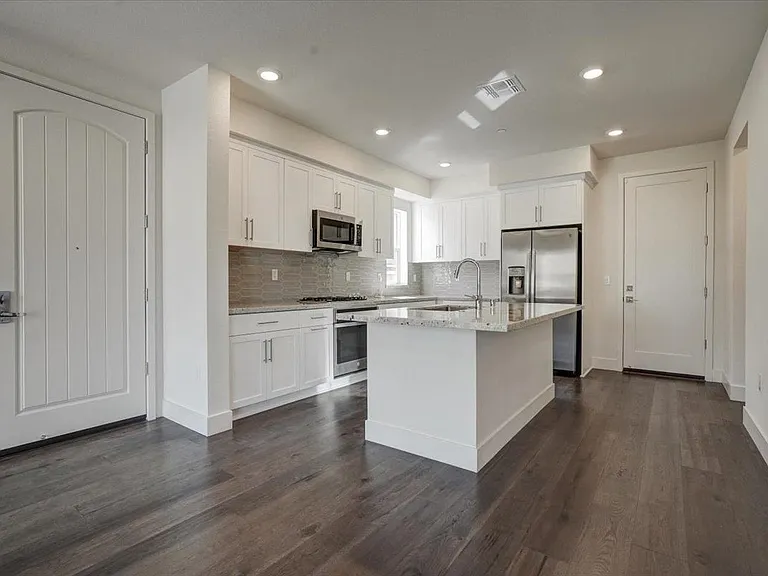 12101 Almeria Way — Photo 8