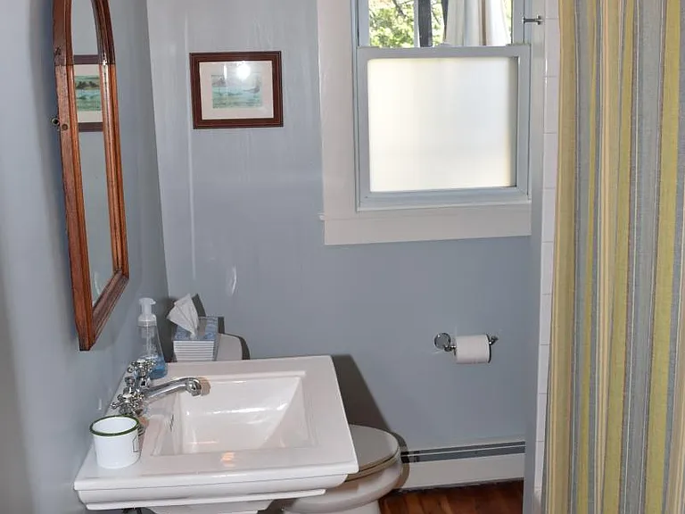 Main level full bathroom