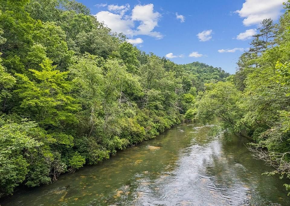 1st image of 6 Riverfront Dr