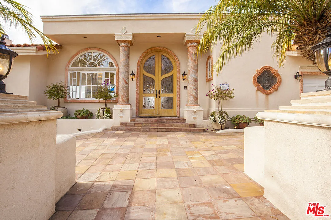 5 bed, 3.5 bath, 4997 sqft, $20,000 — Photo 3