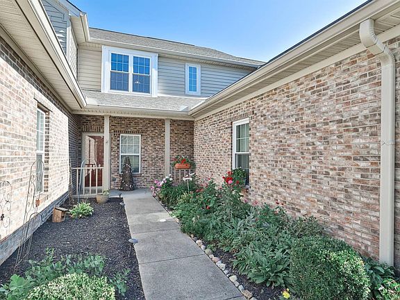 3rd image of 4620 Courtyard Dr