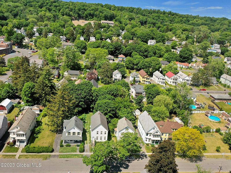 3rd image of 39 Pulver Avenue