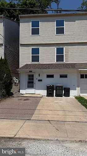 845 Poplar St Photo 1