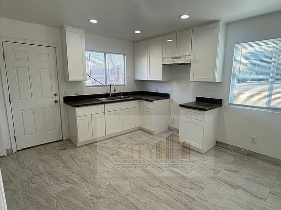 5th image of 316 S Oswell St #A