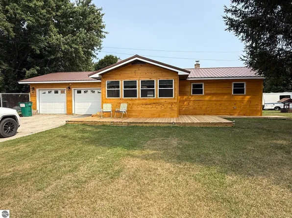 702 Ash St, Luther, MI 49656