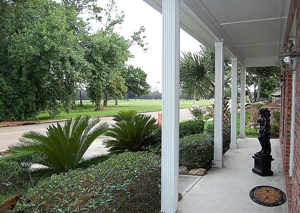1st image of 2418 Country Club Dr