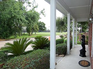 2418 Country Club Dr, Pearland, TX 77581