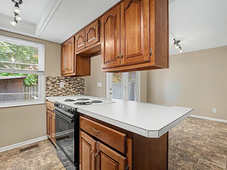1406 Old Town Ct — Photo 16
