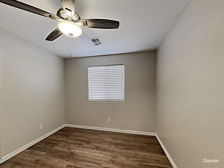 7911 S 48th Ln — Photo 13