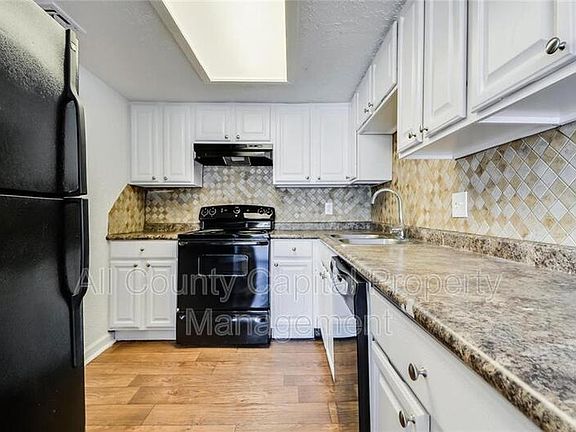 5th image of 300 Carmen Ct APT 126