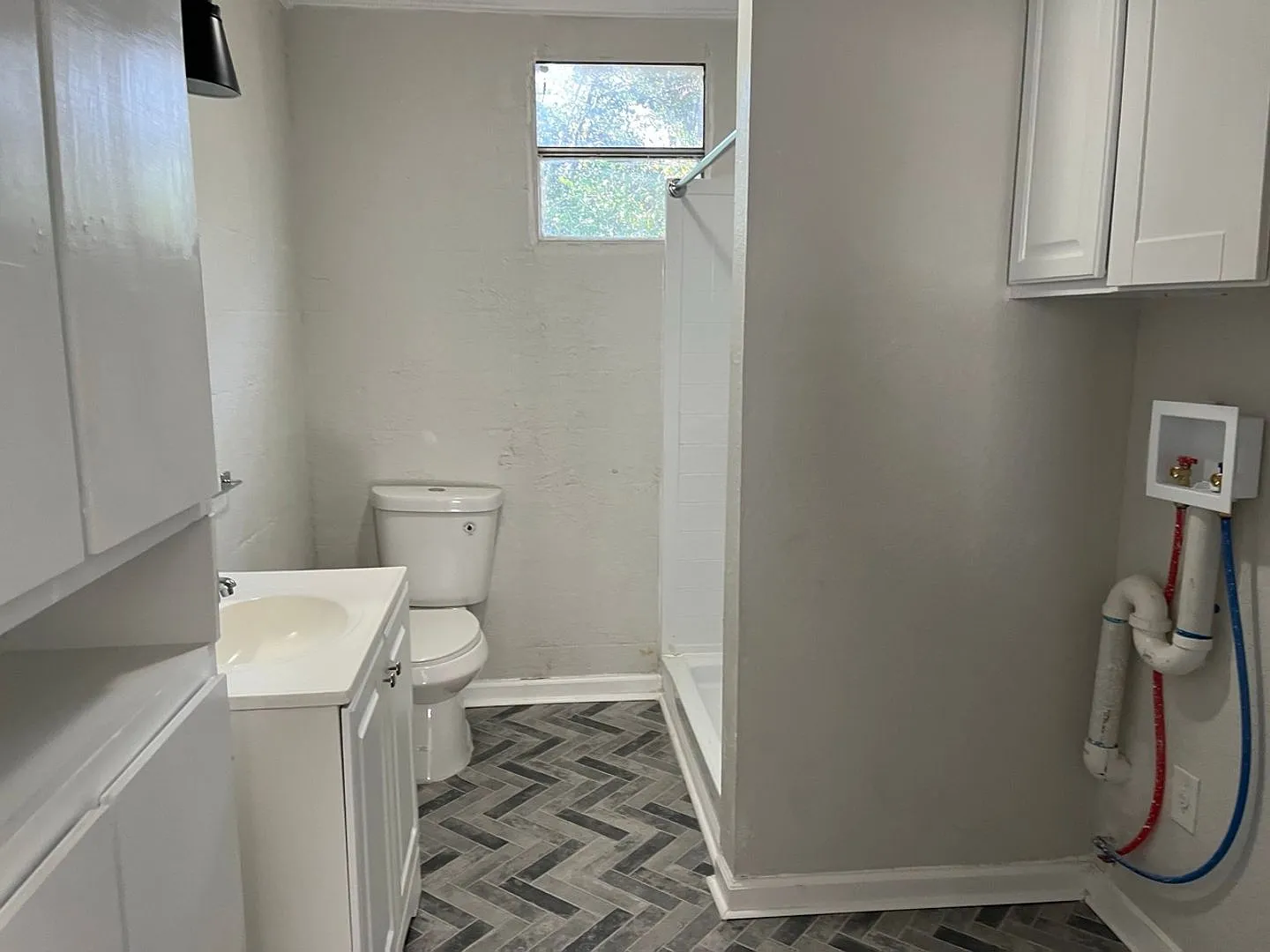 1 bedroom apartment all inclusive rent — Photo 3