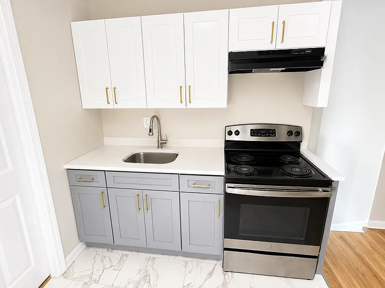 536 Norwood St #3 — Photo 1