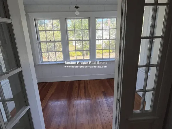 14 Hammondswood Rd #13, Chestnut Hill, MA 02467
