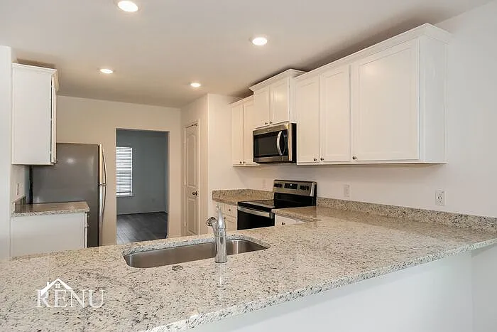 3 bed, 2.0 bath, 1525 sqft, $1,900 — Photo 4