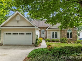 3000 Middleton Way Ct, Hendersonville, NC 28791