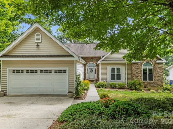 3000 Middleton Way Ct, Hendersonville, NC 28791