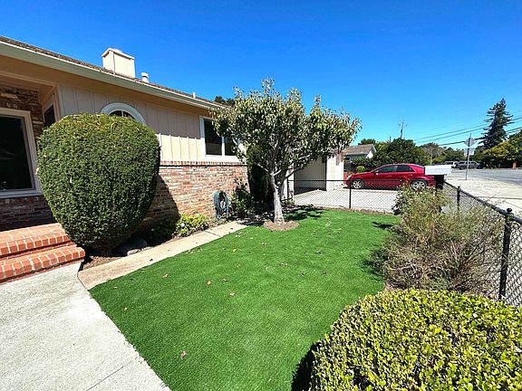 3rd image of 140-142 Oakwood Dr