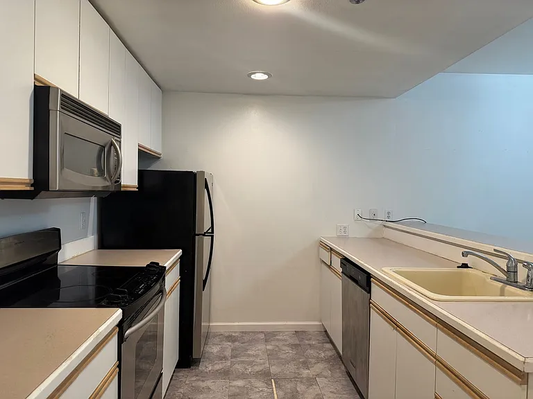 2600 2nd Ave #219 — Photo 9