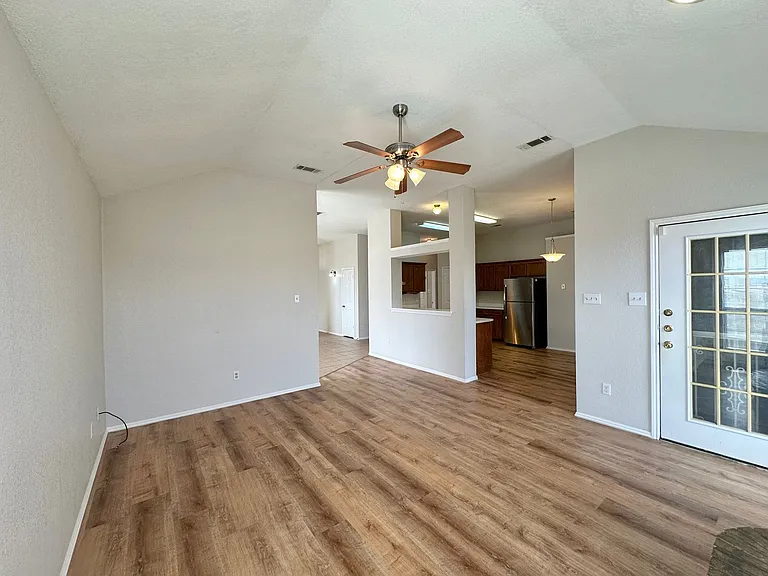 607 Hogan Dr — Photo 12