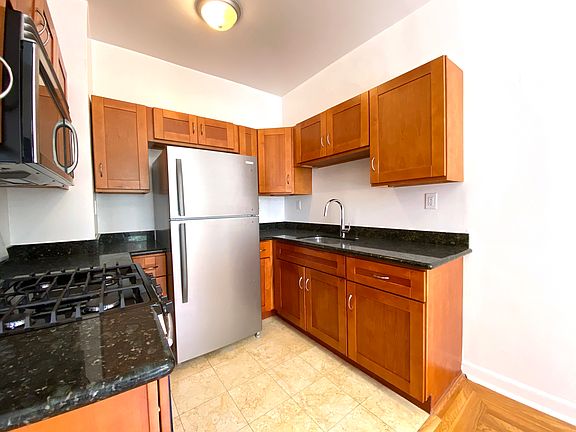 4th image of 1735 Van Ness Ave APT 105