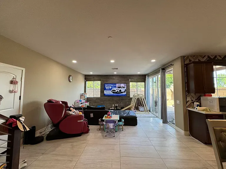 5885 Silver Oaks Dr — Photo 3