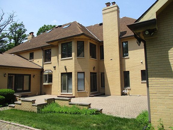 4th image of 1601 Brae Burn Ct