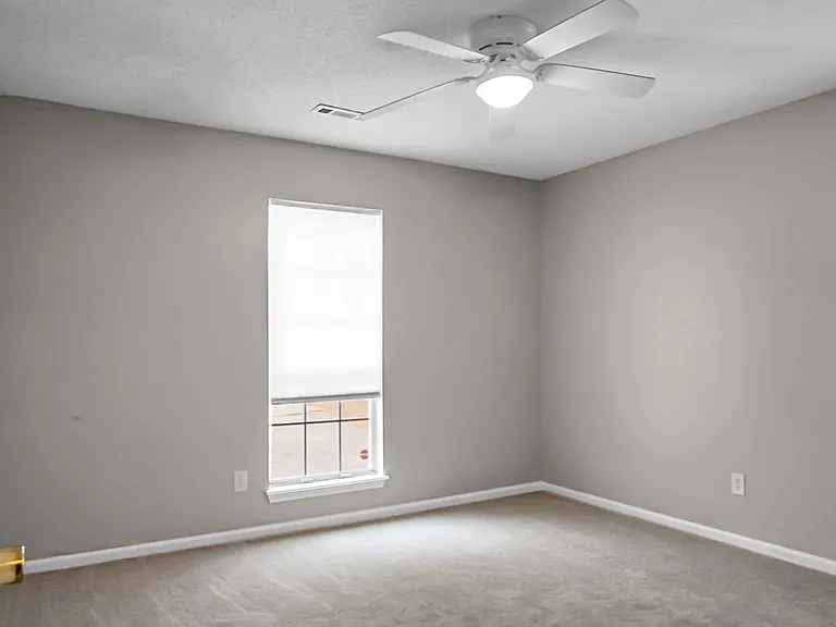 117 Saint Awdry St — Photo 19