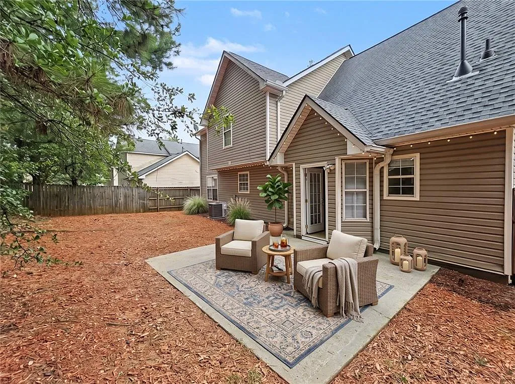 4 bed, 2.5 bath, 2006 sqft, $2,250 — Photo 3