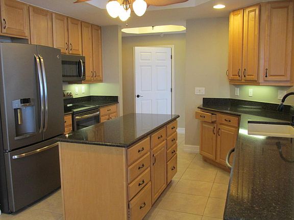 4th image of 93 Delannoy Ave APT 705