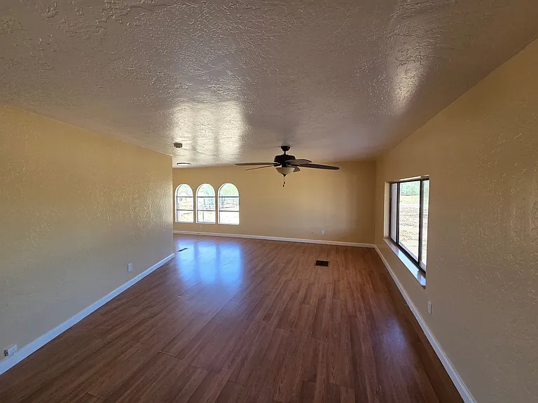 1469 W Virgil Dr — Photo 12
