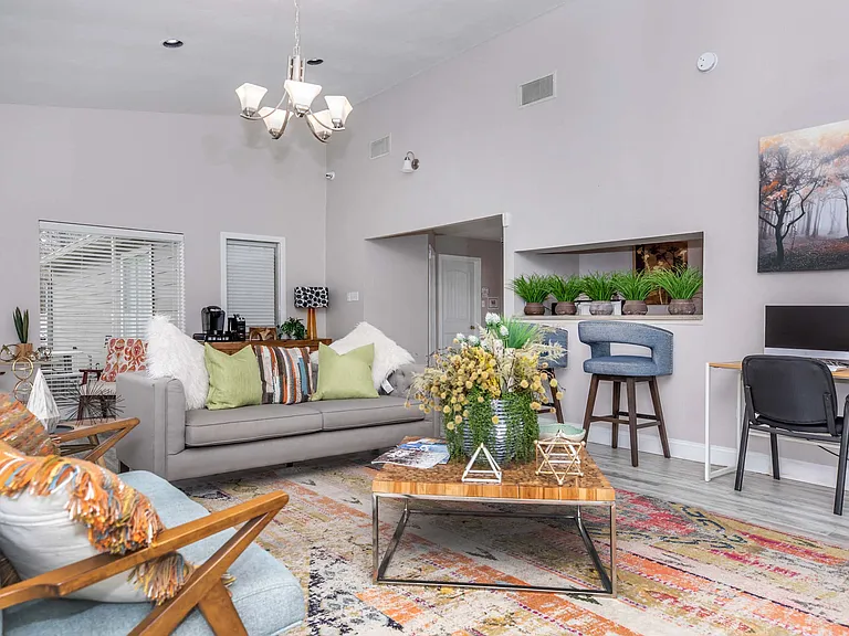 Royal Wildewood Manor Apartments — Photo 18